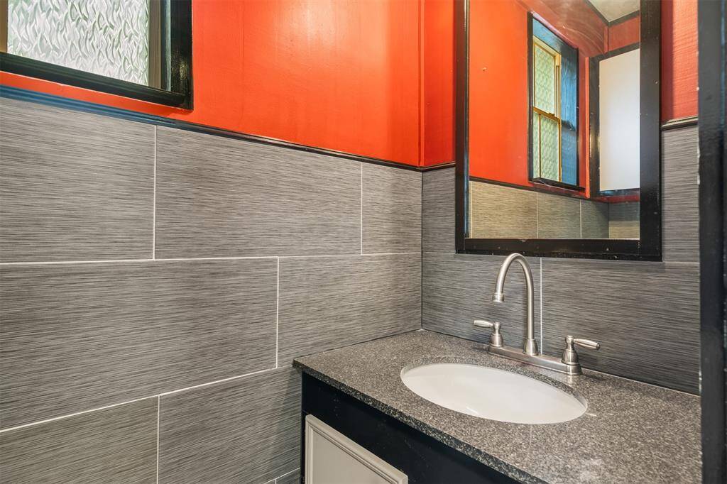The half bath is in the Extra Room that offers it's own AC.