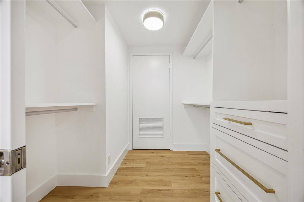 Walk in closet