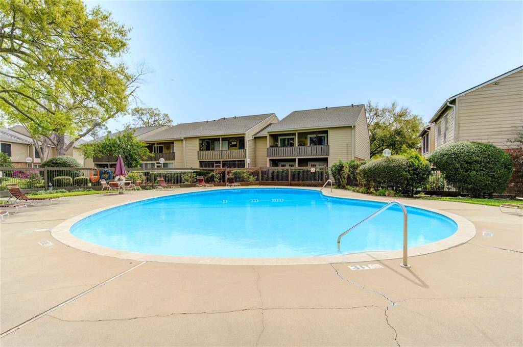 Lovely community pool for relaxing
