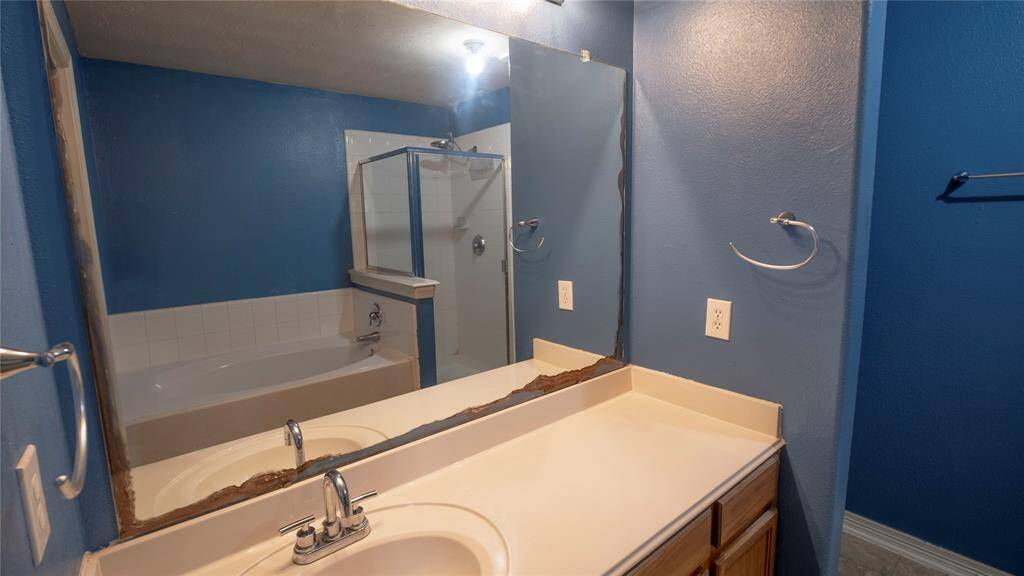Tub + standing shower