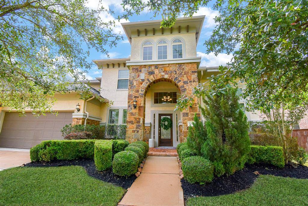 Come home to this gorgeous brick archway! And step on inside, so you can check out the relaxing views from the Gameroom upstairs.