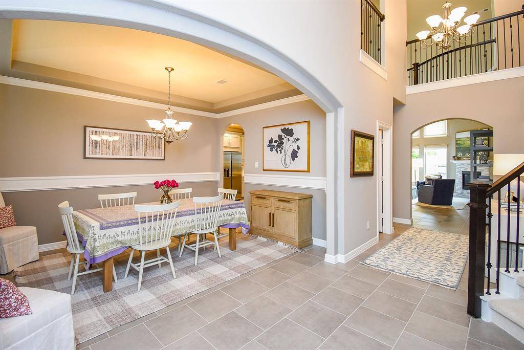 Plenty of room for dining & entertaining!