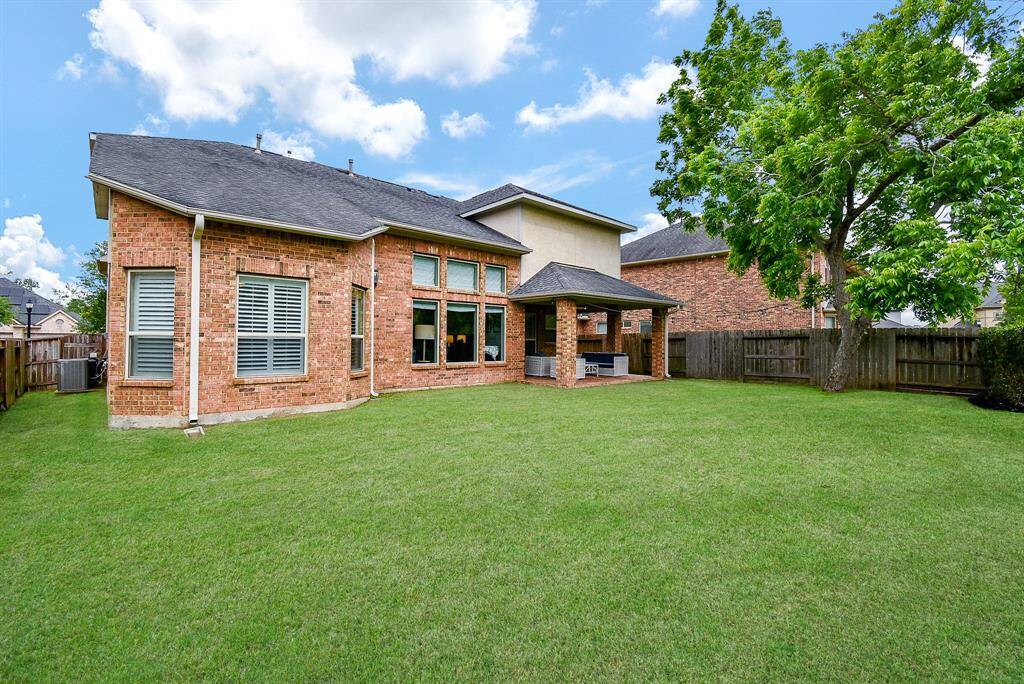 Don't miss this sparkling home with a like-new feel! Make your offer today!