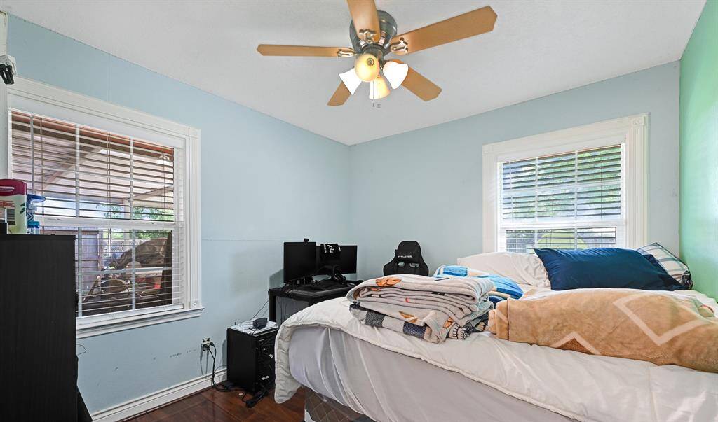 Secondary bedroom