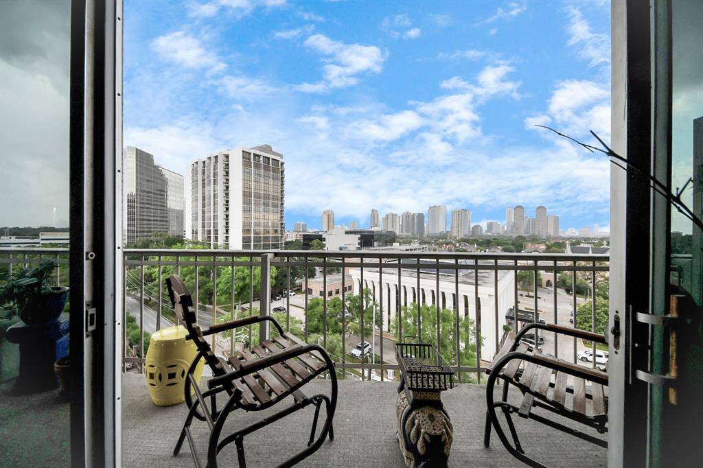 You are close to 610 and Memorial Park - when you want to walk or enjoy nature!