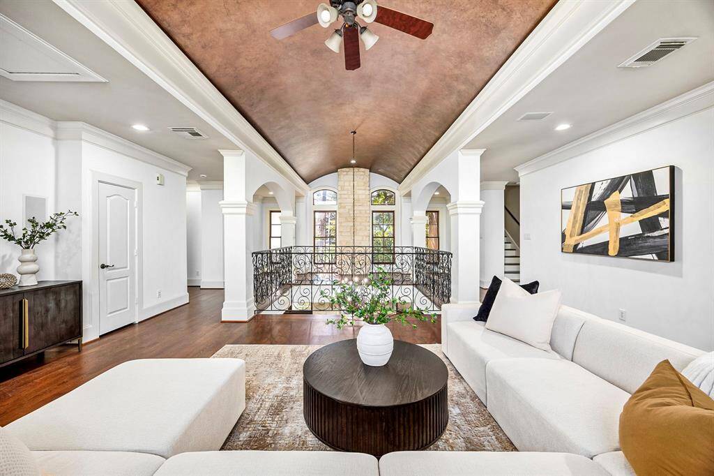 Second story open loft/media area