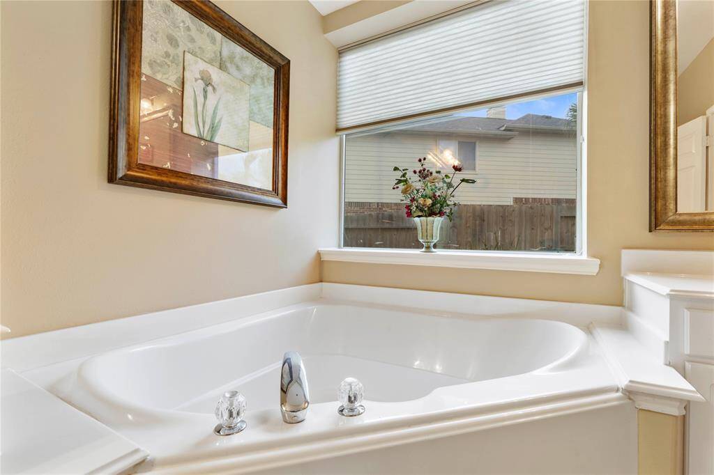 Soaking tub