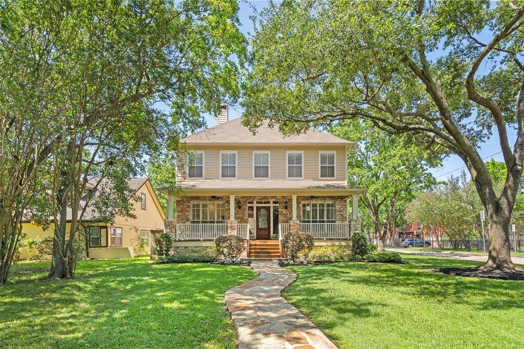 With a desirable tree canopy and grassy lawn, this home offers the idyllic life of Bellaire. With ~ 3164 sf in the main house, there is additional ~400 sf in the garage apartment.