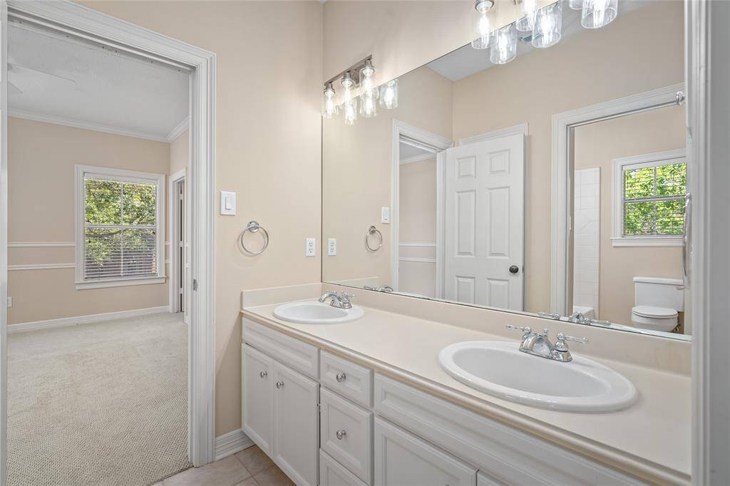 Connecting bath for bed 3 and bed 4