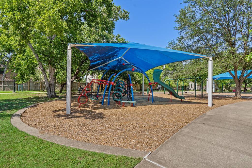 Loftin Park, the park seen from the breakfast room.