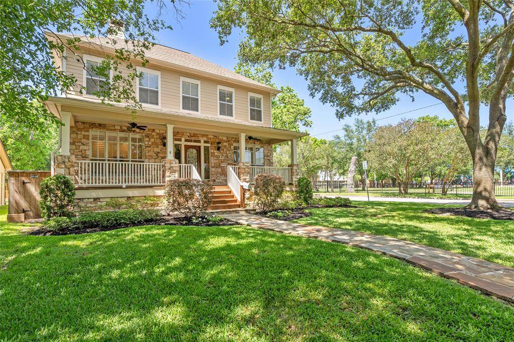 Imagine a peaceful and ideal life at 5200 Laurel.