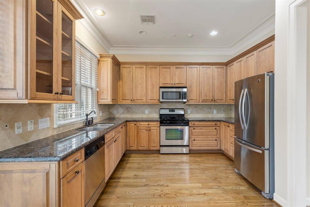 Showcase your best dishes in elegant glass cabinets.