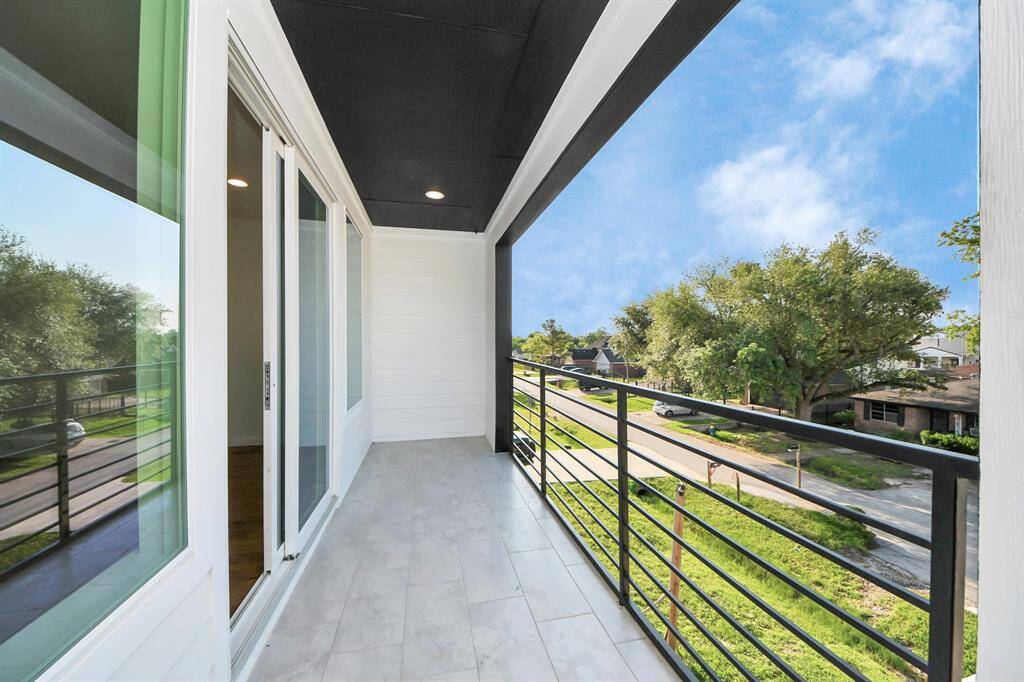 A private retreat balcony from the main room. Imagine seating in the balcony enjoying a morning coffee or an evening breeze.
