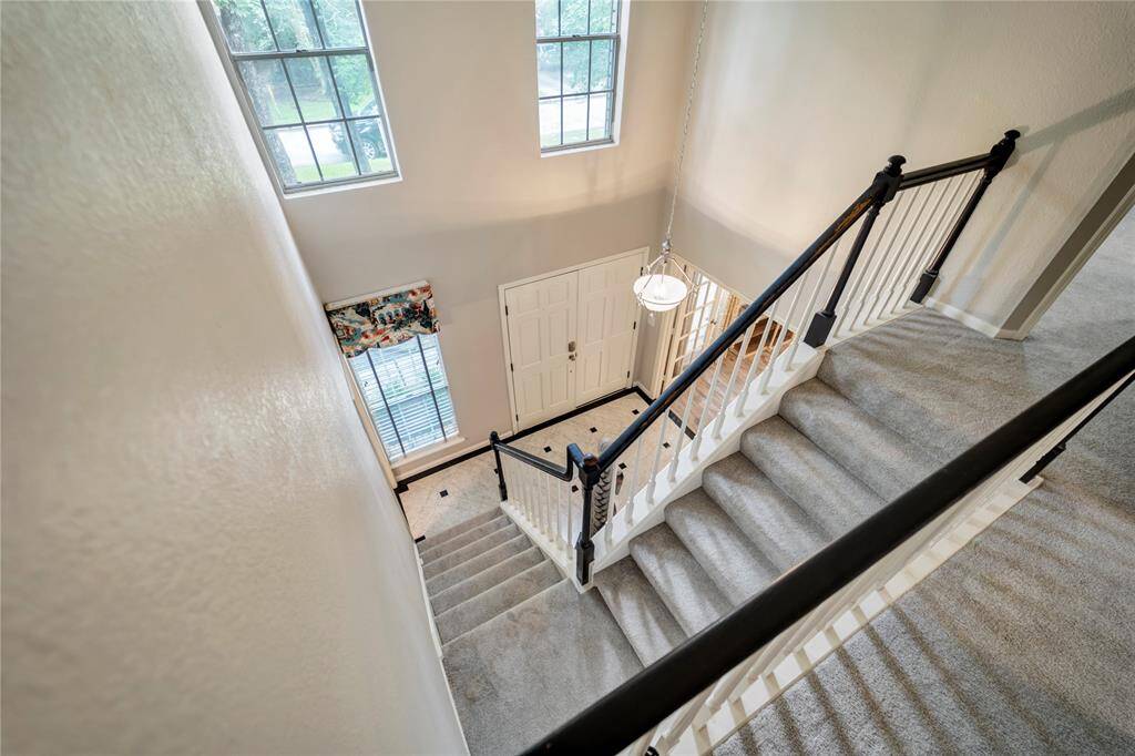 Very impressive 2 story entry.