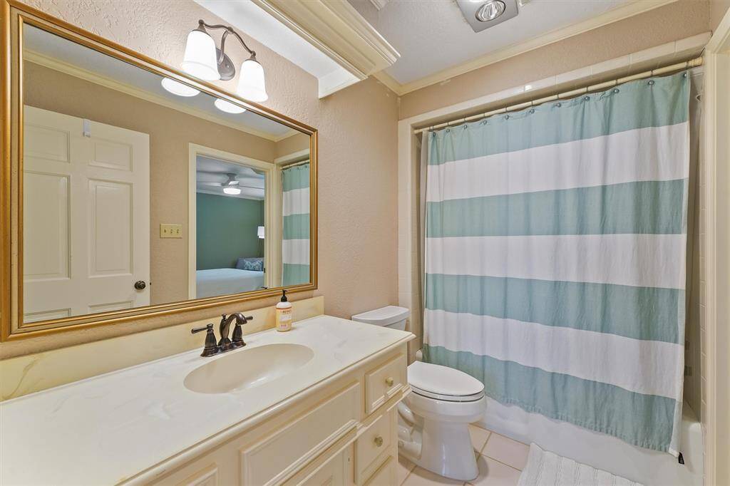 Secondary bathroom connected to the game room and bedroom.