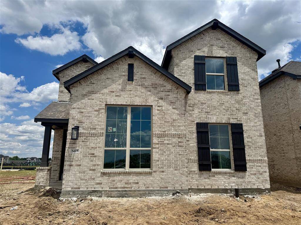 Streetscape looks gorgeous when the garage is in the back!