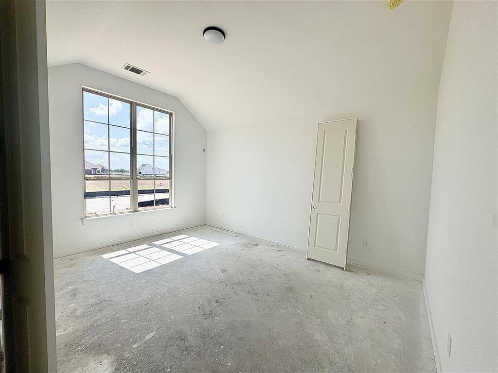 Waking up never looked better with that stunning window!