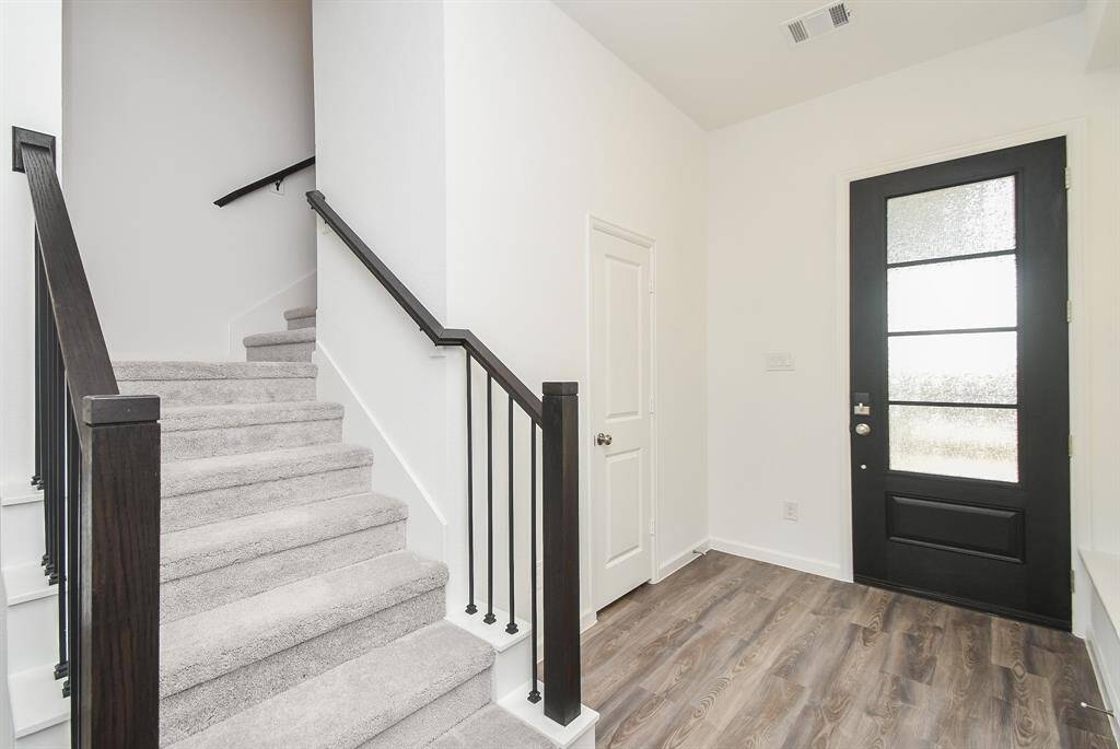 Entry virtually staged