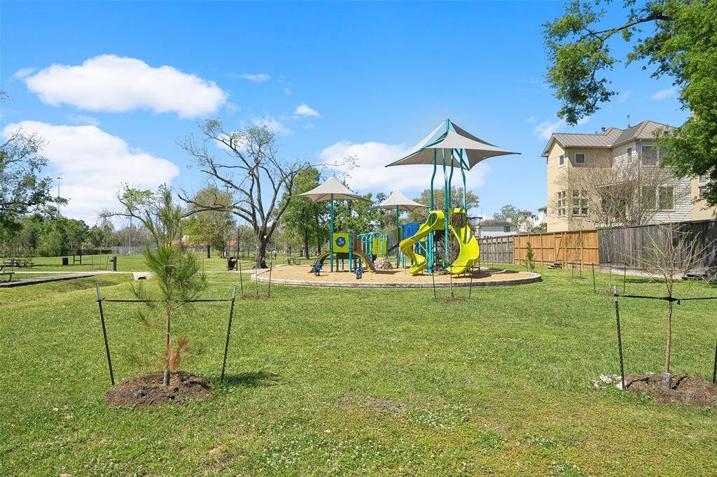 Just a few blocks away is Cottage Grove Park with a playground, basketball court, and baseball field.