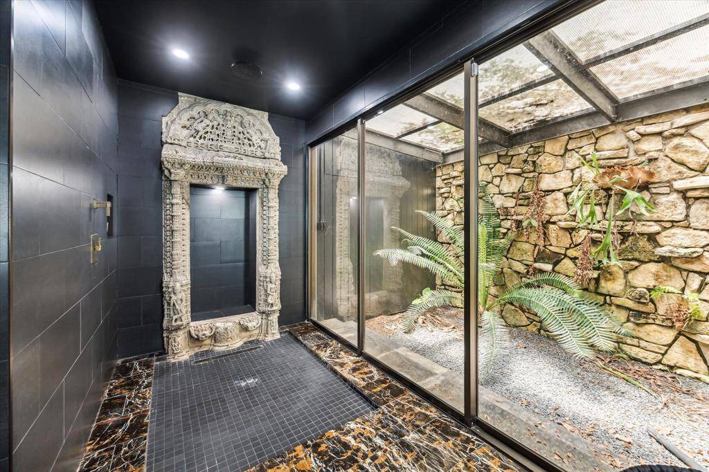 The atrium creates a peaceful ambiance, allowing you to connect with the outdoors while maintaining your privacy.