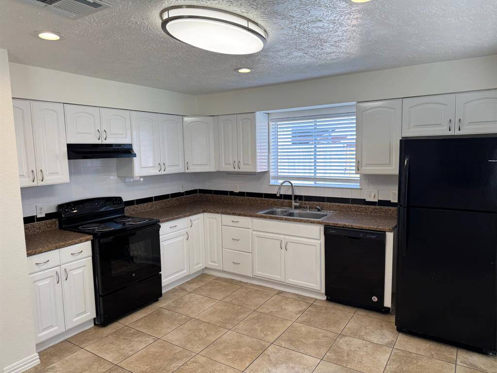 Spacious Kitchen