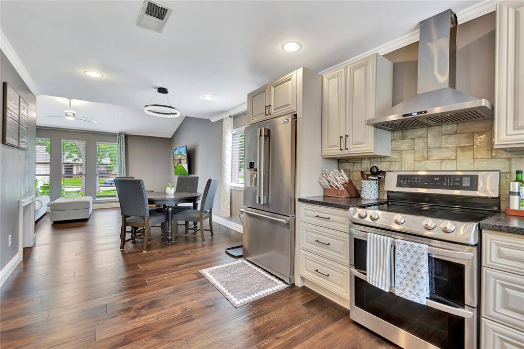 Kitchen and Breakfast Area