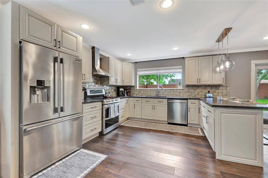 Spacious Kitchen