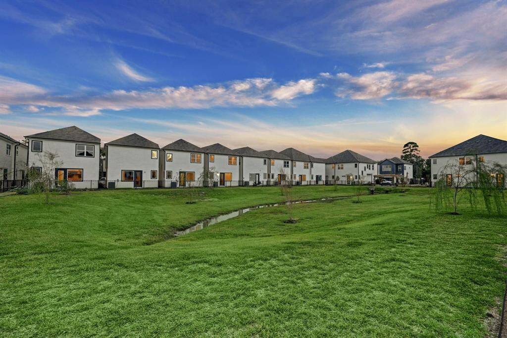 Large, gated courtyard for pet walking, exercising or just enjoying the afternoon on in your back courtyard.