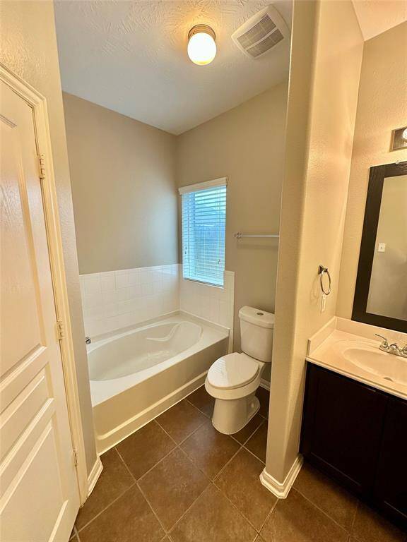 Master ensuite soaker tub.
