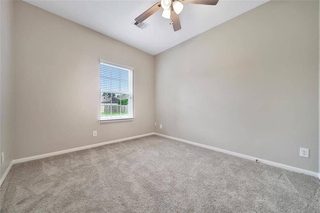 Guest bedroom 1.