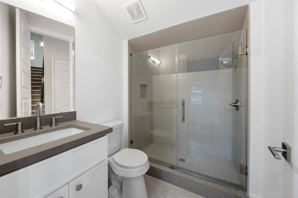 Second floor full bathroom