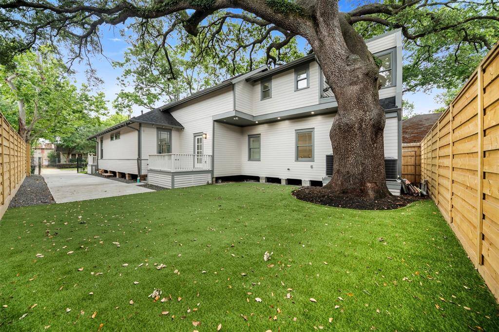 Low maintenance artificial turf