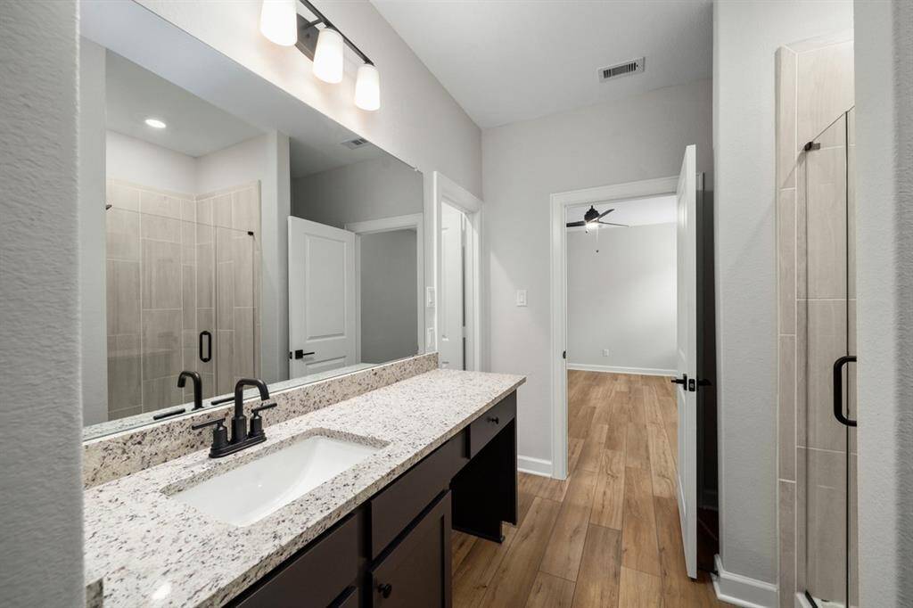 It also includes an en-suite bathroom.