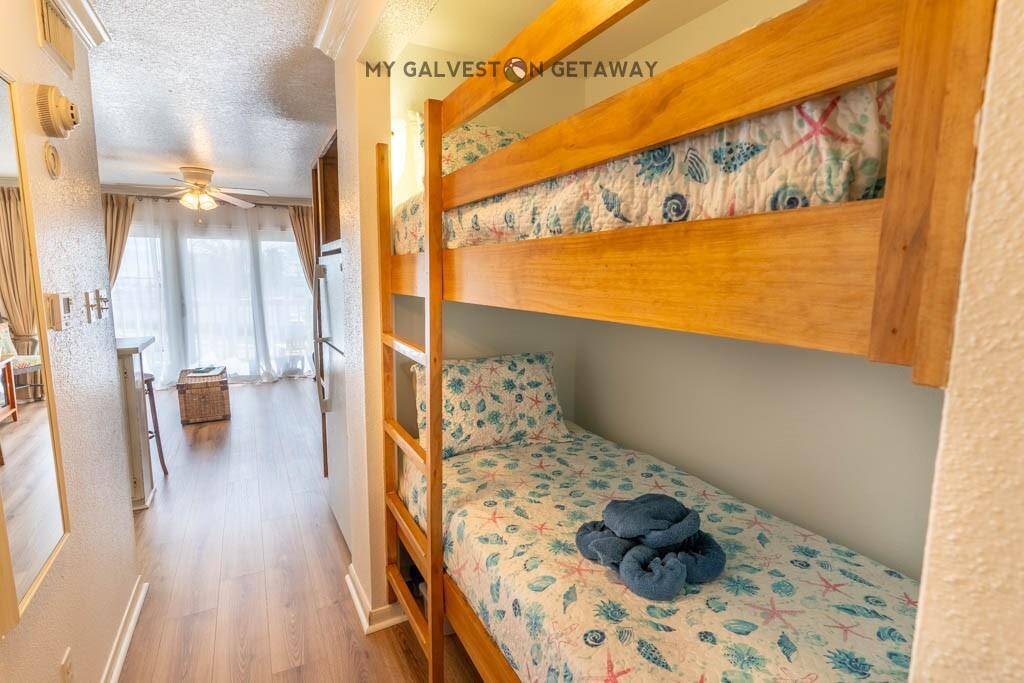 Space saving but TRUE twin bunks in alcove