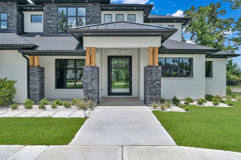 Impressive entrance