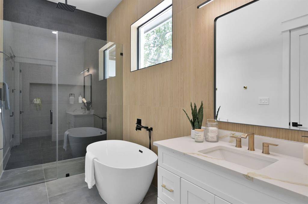 Gorgeous guest en suite bath