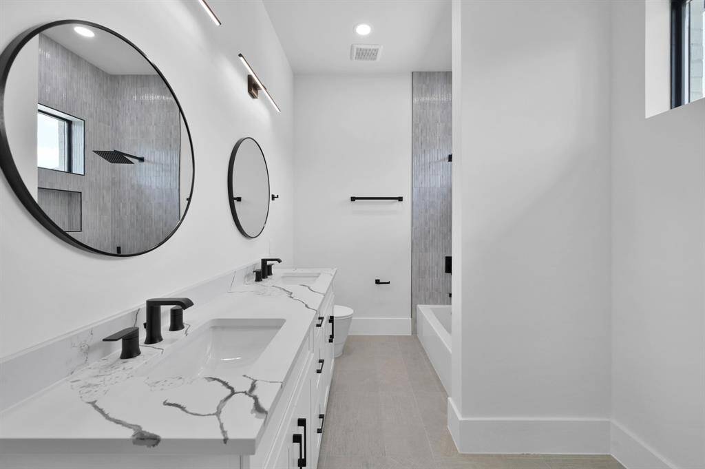 En suite bath