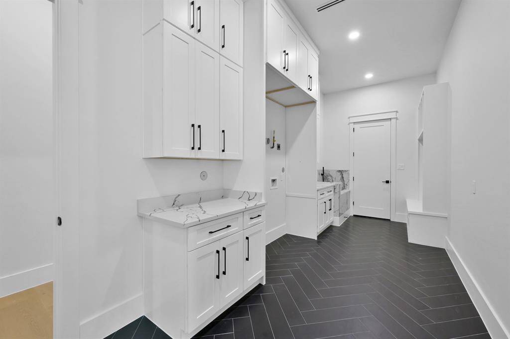 Big mud/laundry room on the first floor!