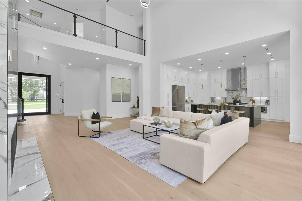 So much natural light and space!