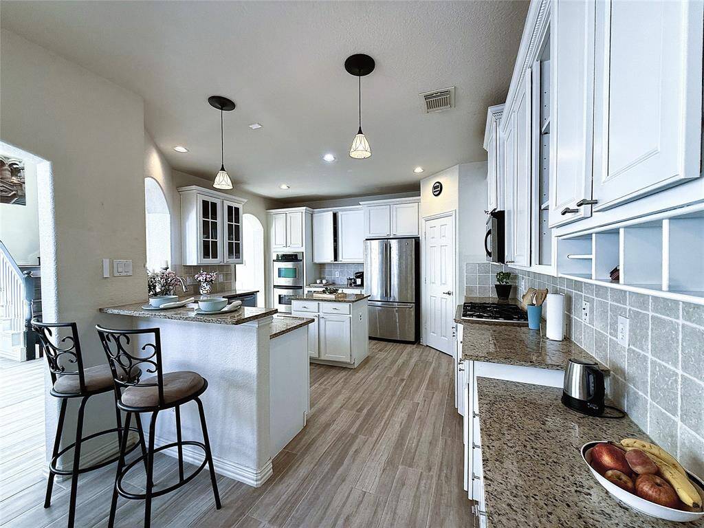 Breakfast bar and built in desk