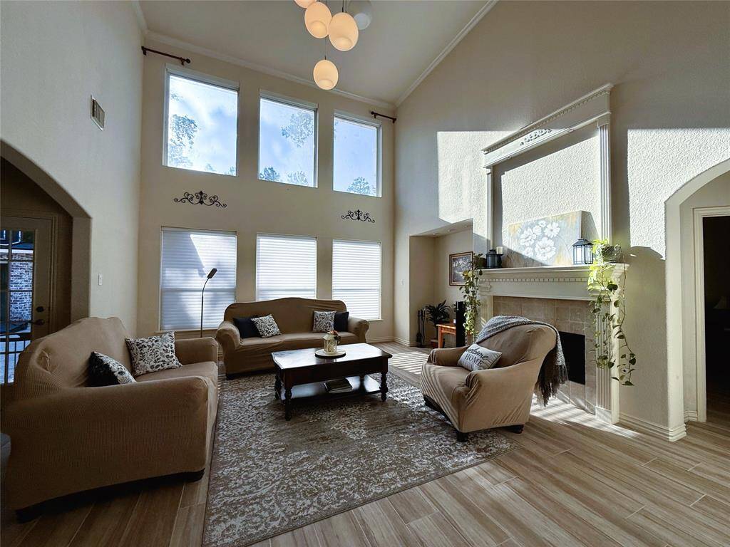 Livingroom high ceilings