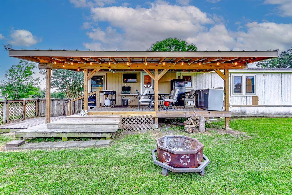 Inviting covered porch ideal for outdoor entertaining & gatherings.