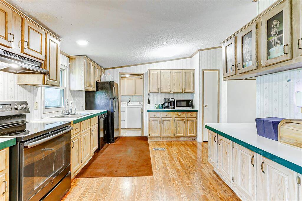 Ample cabinetry & counter space for all of your country cooking.