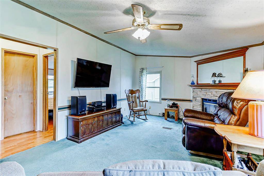Additional living room for more relaxation and entertainment.