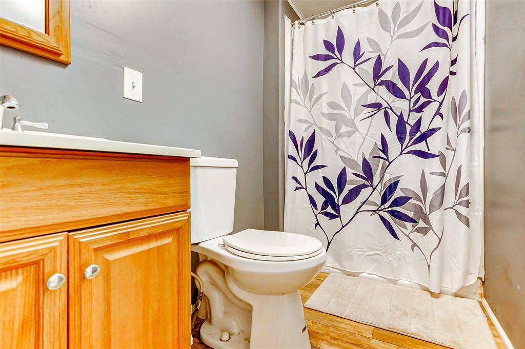 Modern updates in this secondary bathroom.