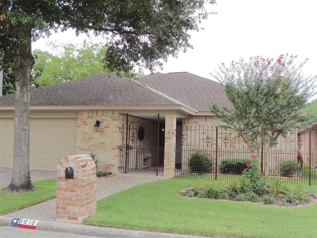 ONE STORY GARDEN HOME.. READY FOR YOU...