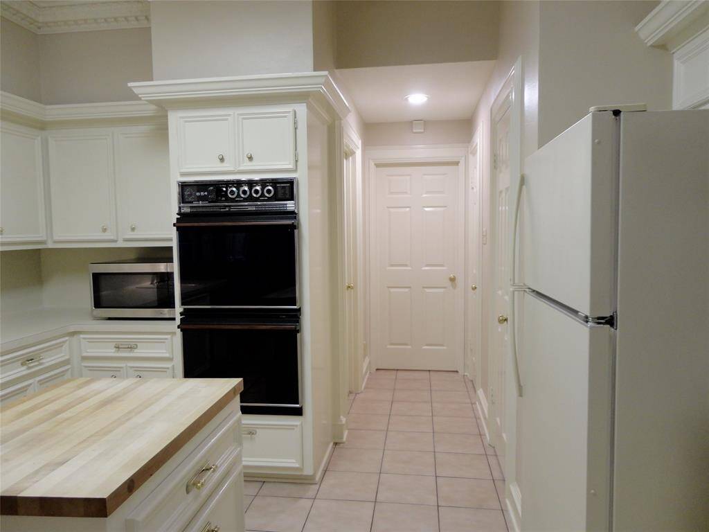 2 DOORS ON RIGHT ARE PANTRY SPACE... DOORWAY STRAIGHT AHEAD LEADS TO UTILITY & GARAGE...
