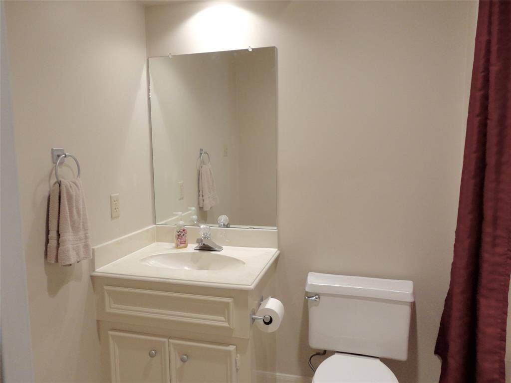 BATH FOR FRONT BEDROOM...