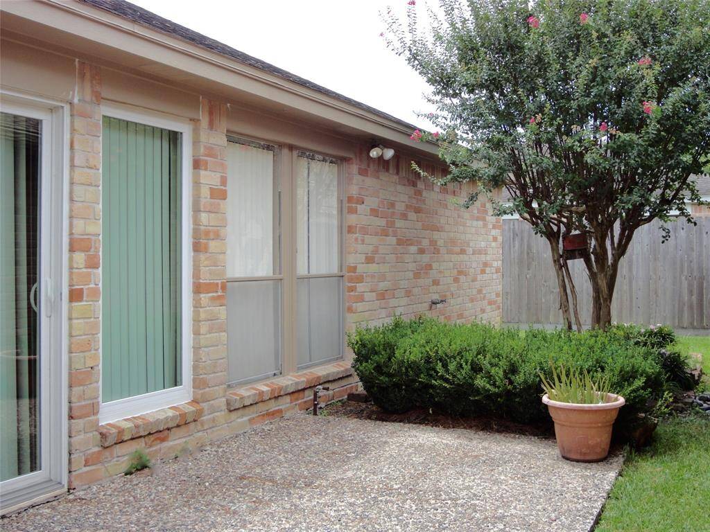 PRIVATE PATIO AREA... YARDS ARE MOWED & EDGED YEAR ROUND..TENANT RESPONSIBLE FOR BEDS..