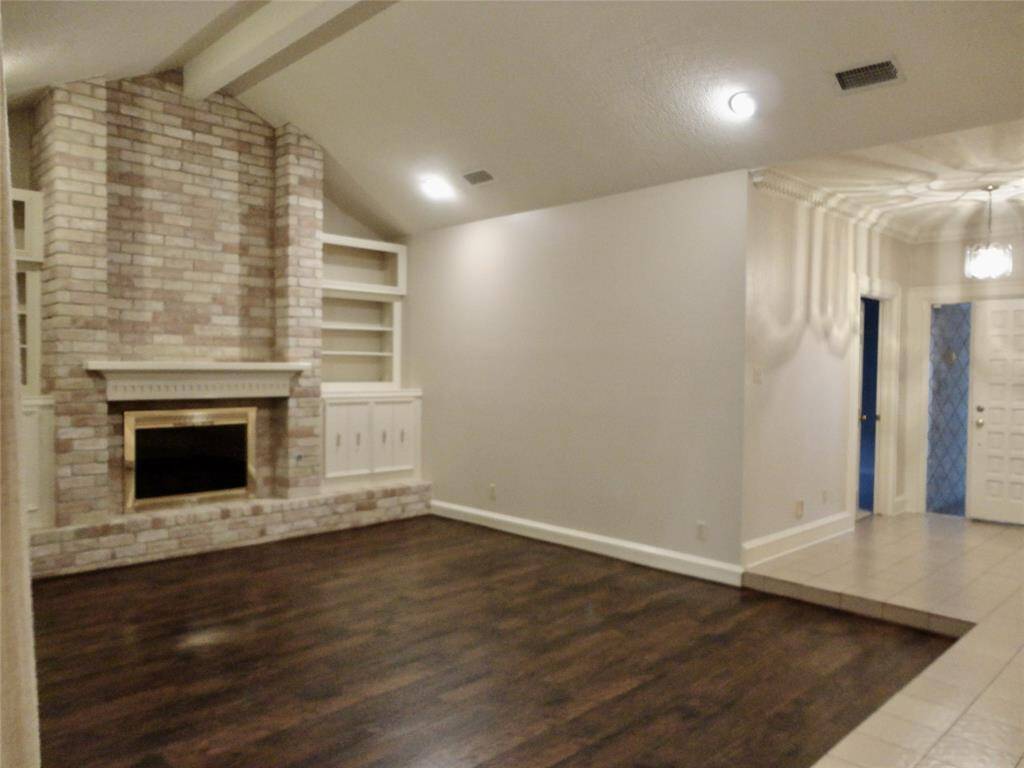 LOOKING BACK TOWARDS FRONT DOOR ... DOORWAY ON LEFT LEADS TO FRONT BEDROOM & BATH -- GREAT FOR STUDY OR GUEST..